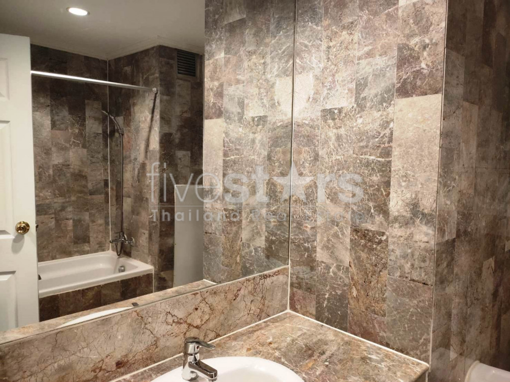 Condo de 3 chambres à louer près de la station BTS Chong Nonsi, photo 17