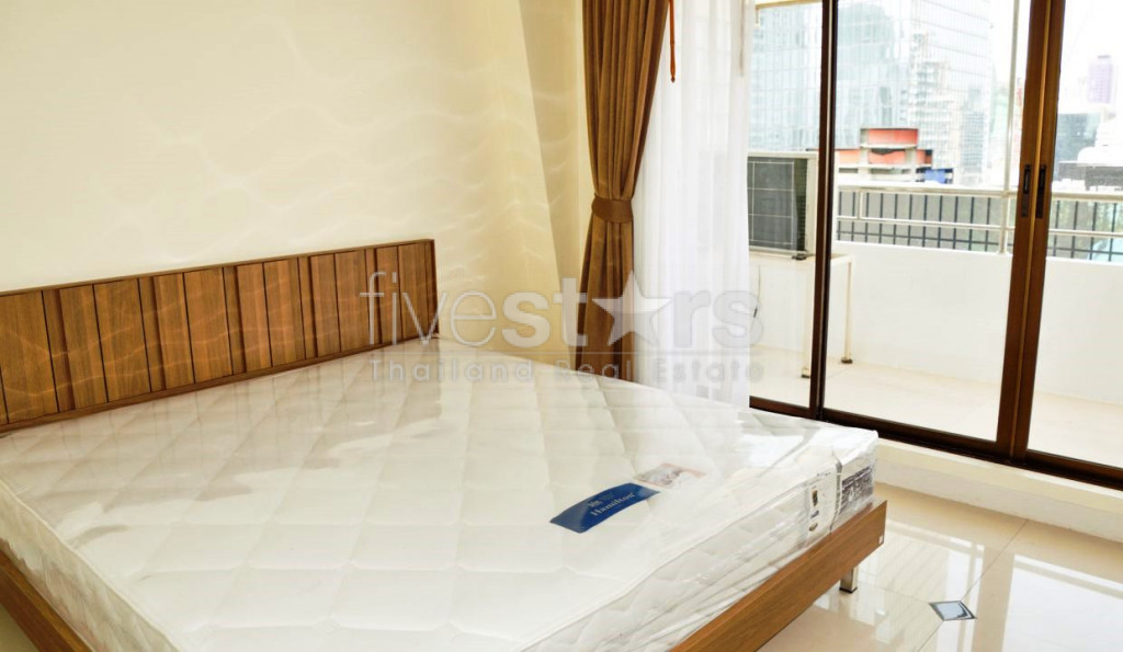 2-bedroom condo for sale on Silom, photo 6