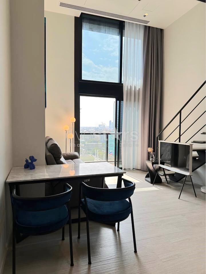 Duplex 1 chambre à louer près de Silom road et du BTS Surasak, photo 2