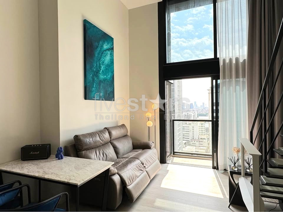 Duplex 1 chambre à louer près de Silom road et du BTS Surasak
