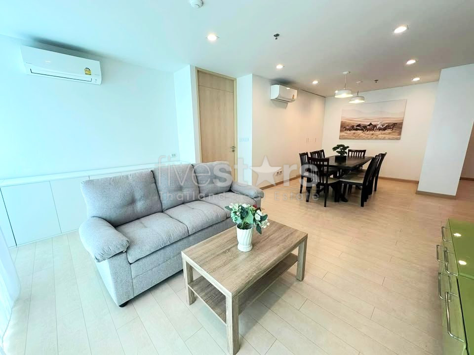 Spacious 3-Bedroom Condo for Rent in Silom, photo 3