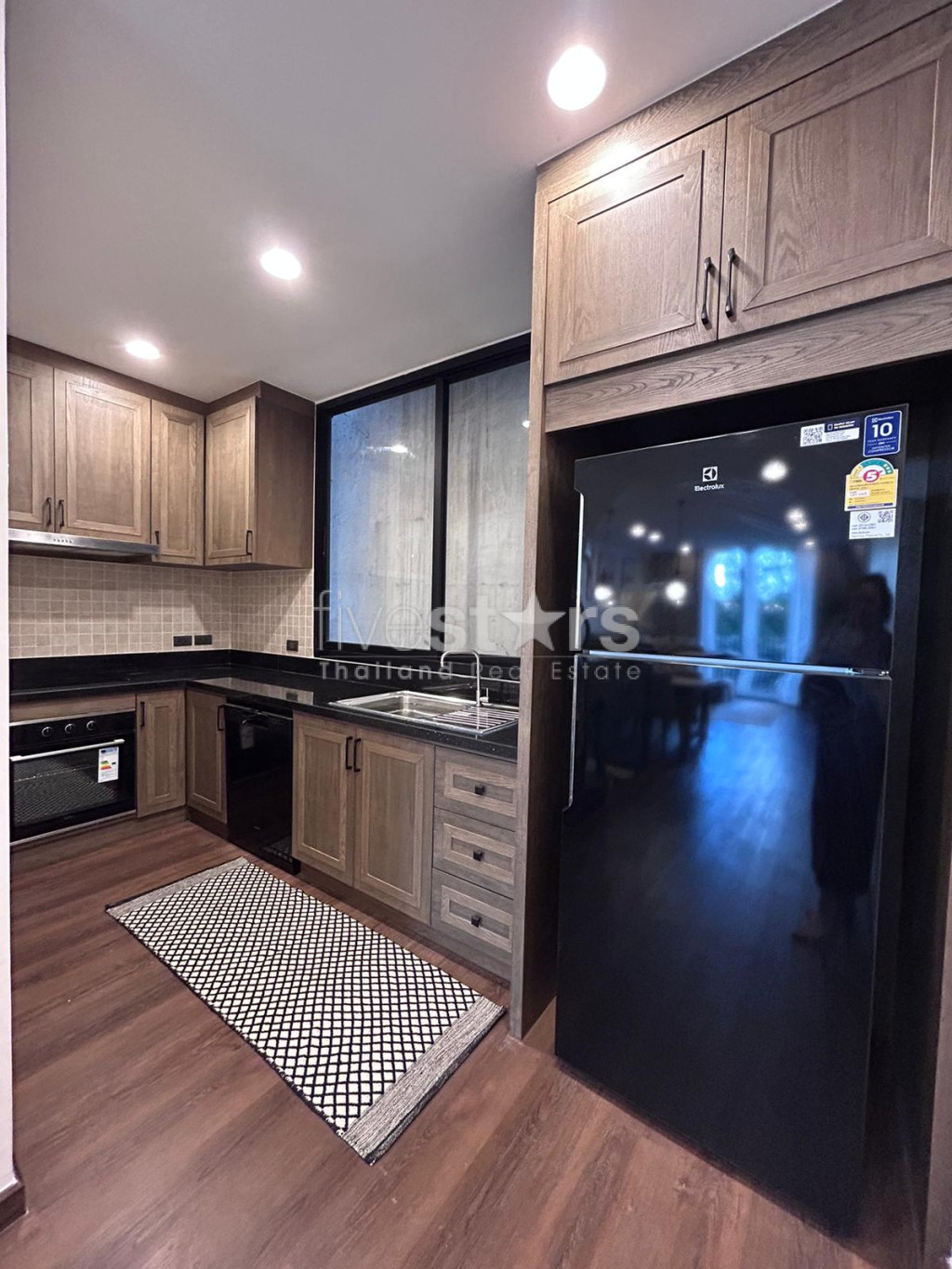 Stunning townhouse with 3 bedrooms and rooftop terrace for rent in Silom, photo 3