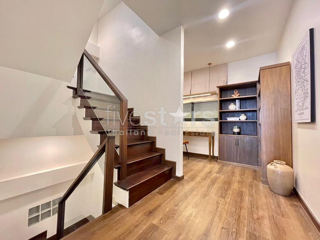 Stunning townhouse with 3 bedrooms and rooftop terrace for rent in Silom, photo 4
