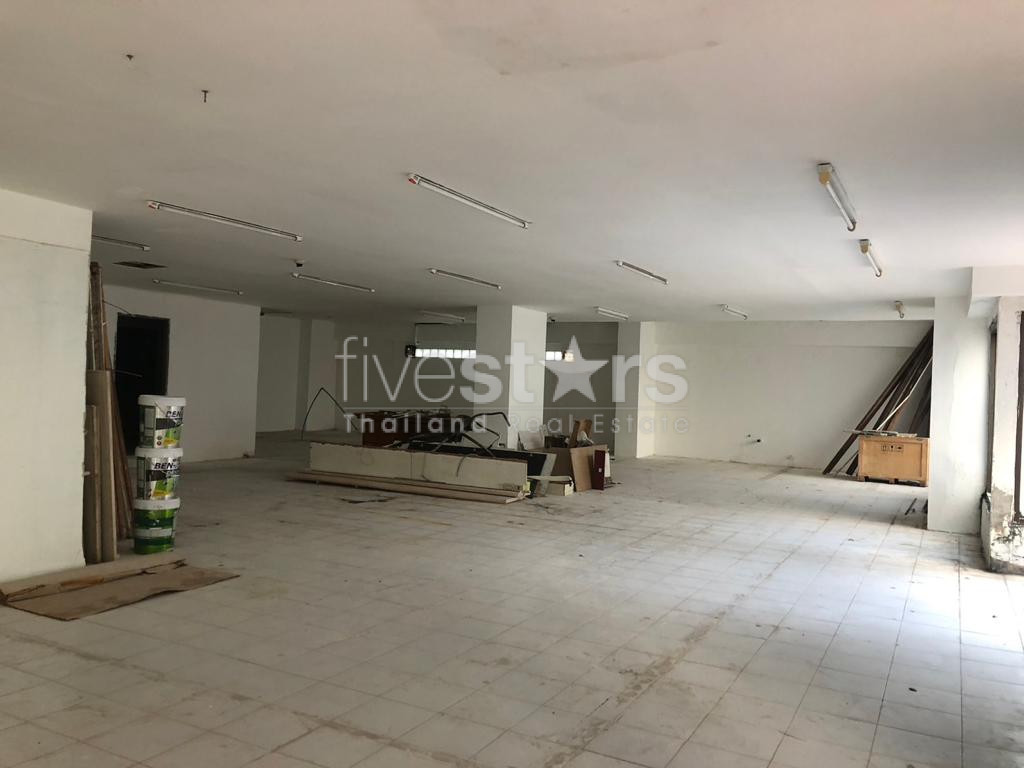 Local commercial à vendre sur Si Phraya - Bang Rak