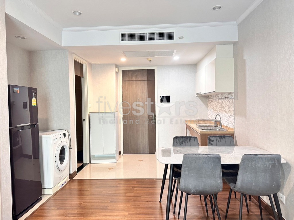 Condo 1 chambre étage élevé & vue dégagée à louer sur Suanplu - Sathorn
