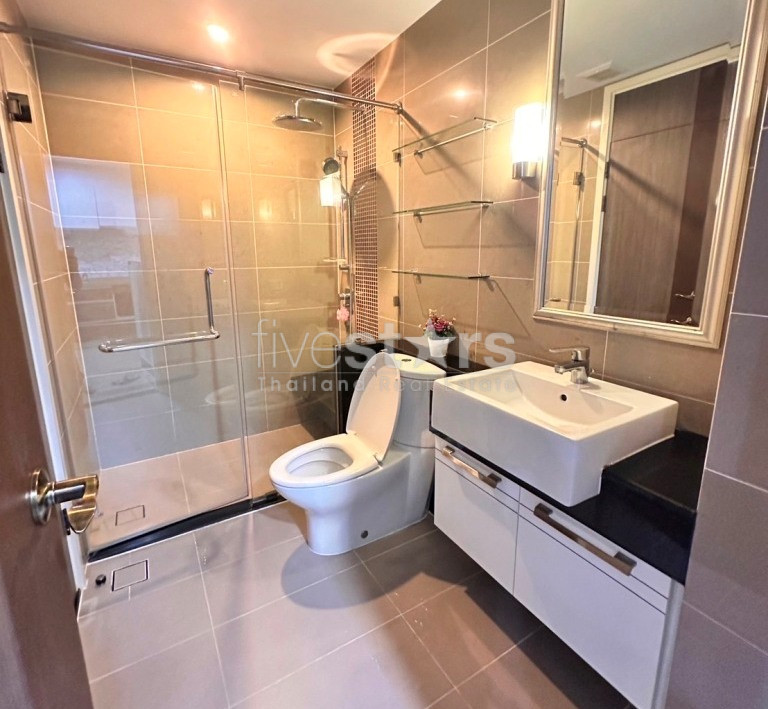 Condo 1 chambre étage élevé & vue dégagée à louer sur Suanplu - Sathorn, photo 13