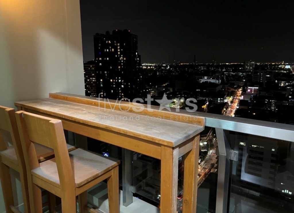 Condo 1 chambre étage élevé & vue dégagée à louer sur Suanplu - Sathorn, photo 3