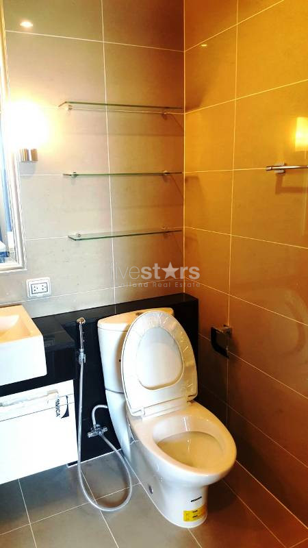 1 bedroom condo for rent in Sathorn, photo 9