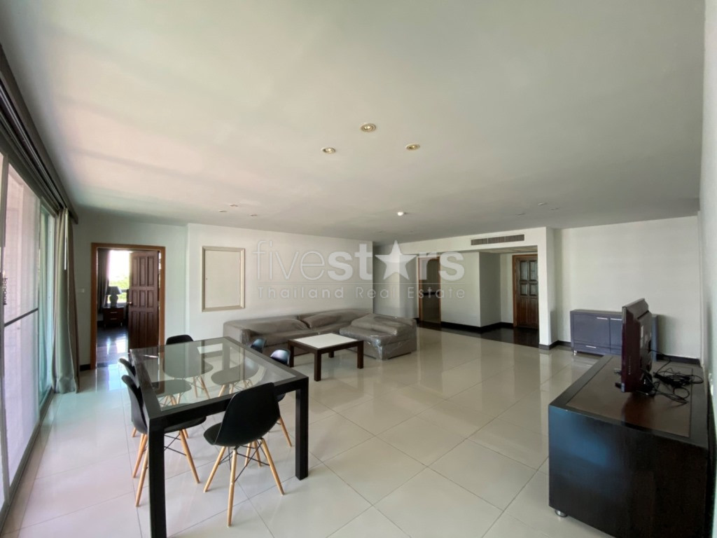 Condo de 3 chambres à louer sur Sathorn