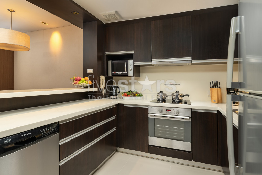 Appartement luxueux de 2 chambres à Sathorn, proche MRT Lumpini, photo 4