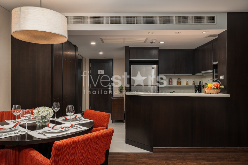 Appartement luxueux de 2 chambres à Sathorn, proche MRT Lumpini, photo 2