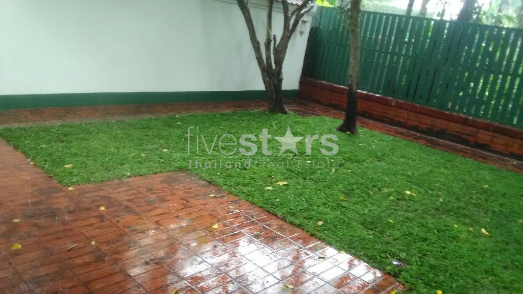 Single house 3 bedrooms for rent near BTS Chongnonsi