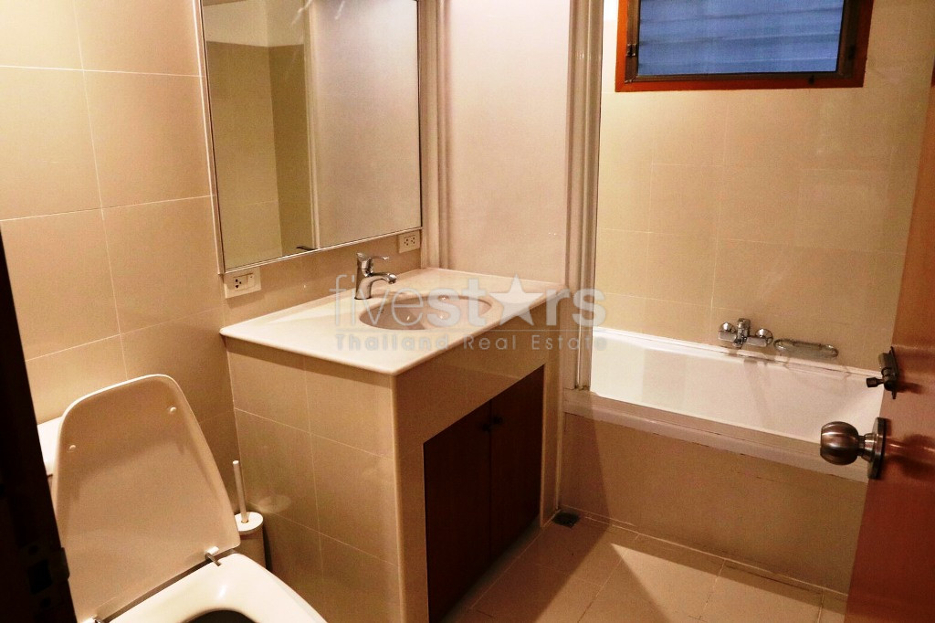 Single house 5 bedrooms for rent near BTS Chongnonsi, photo 16