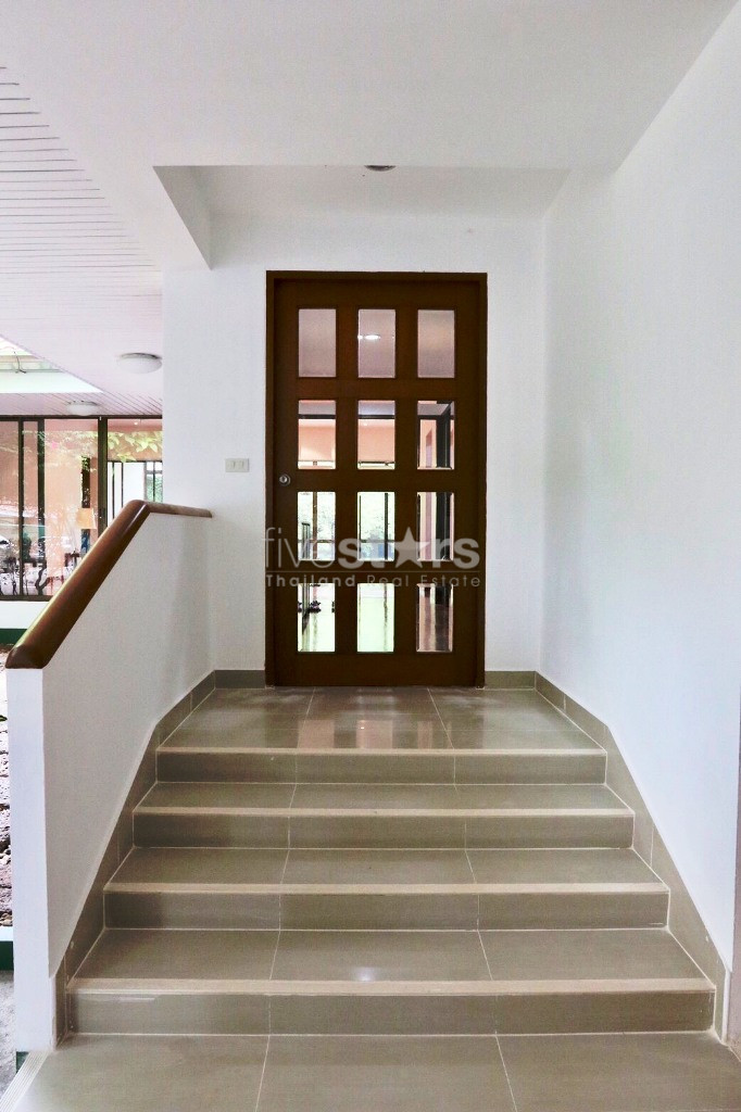 Single house 5 bedrooms for rent near BTS Chongnonsi, photo 2