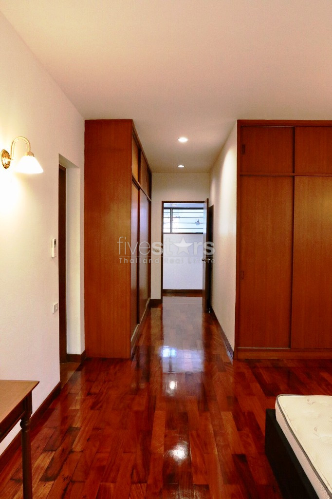 Single house 5 bedrooms for rent near BTS Chongnonsi, photo 12