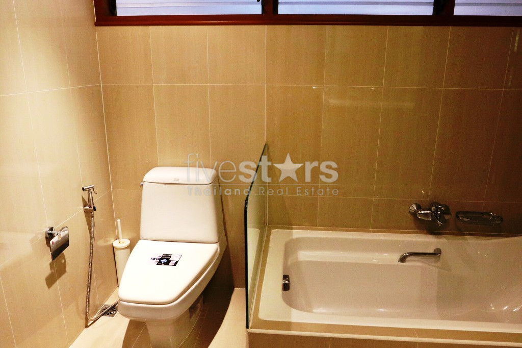 Single house 5 bedrooms for rent near BTS Chongnonsi, photo 18