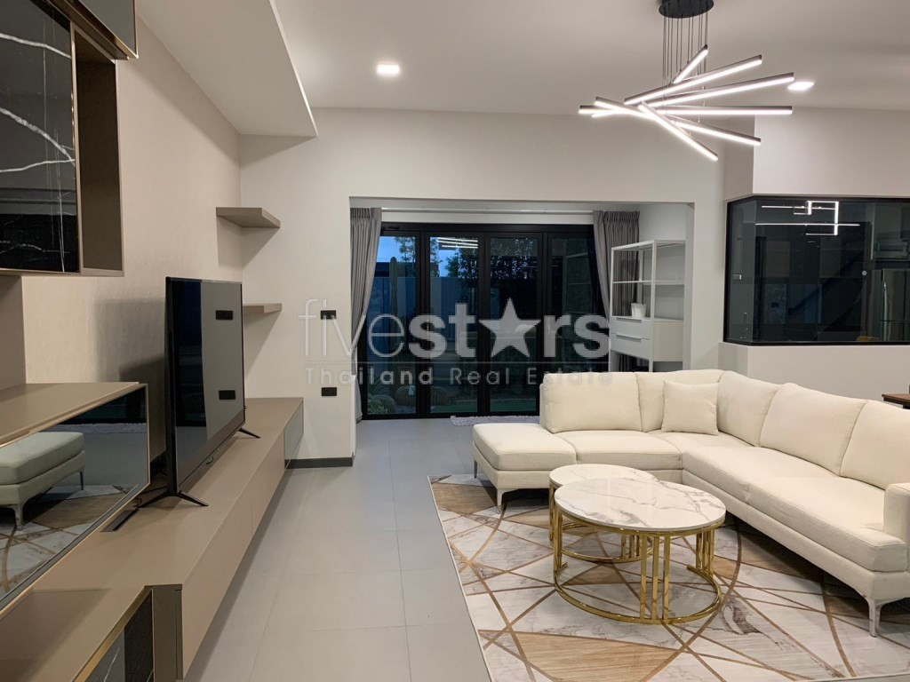 Maison de ville de luxe de 3 chambres près de Mega Bangna, photo 5