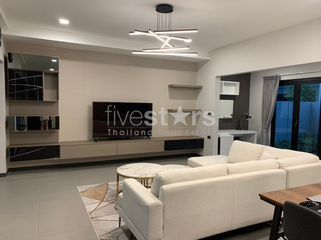 Maison de ville de luxe de 3 chambres près de Mega Bangna, photo 4