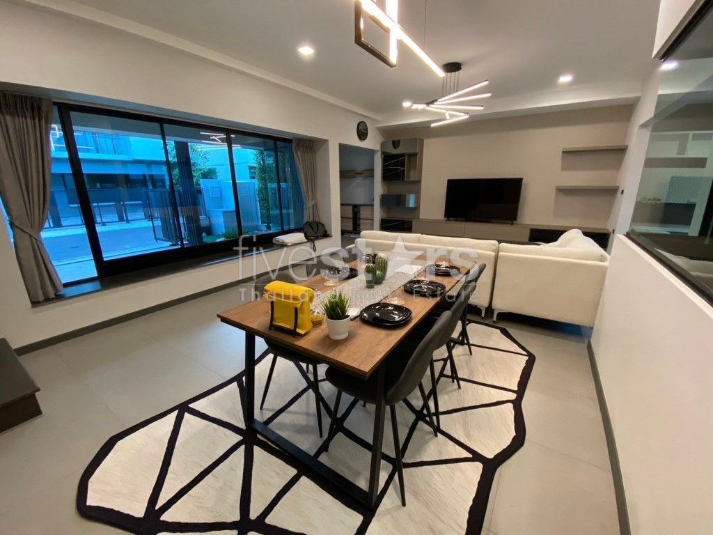 Maison de ville de luxe de 3 chambres près de Mega Bangna, photo 11