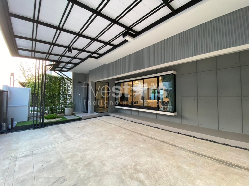 Maison de ville de luxe de 3 chambres près de Mega Bangna, photo 2