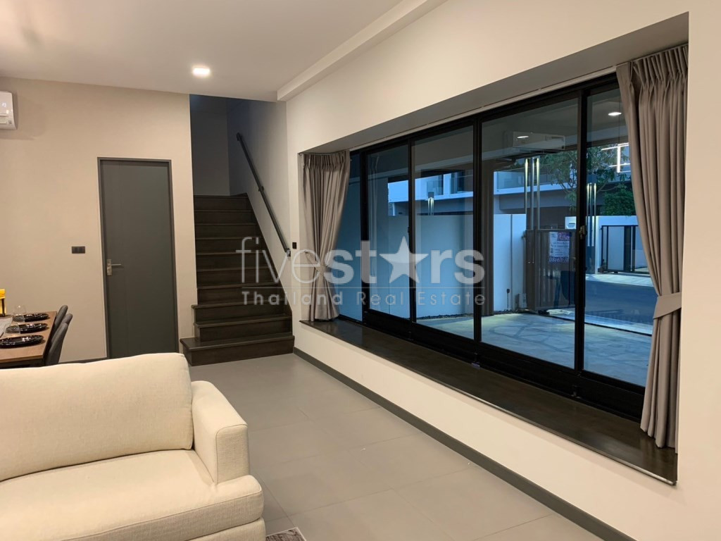 Maison de ville de luxe de 3 chambres près de Mega Bangna, photo 7