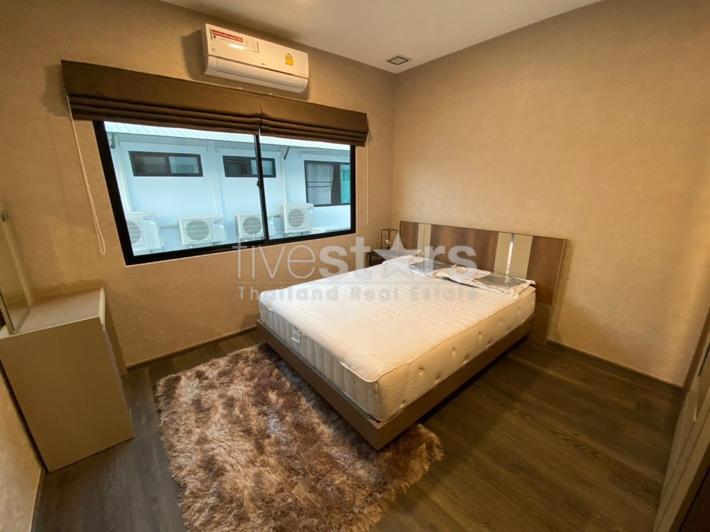 Maison de ville de luxe de 3 chambres près de Mega Bangna, photo 14
