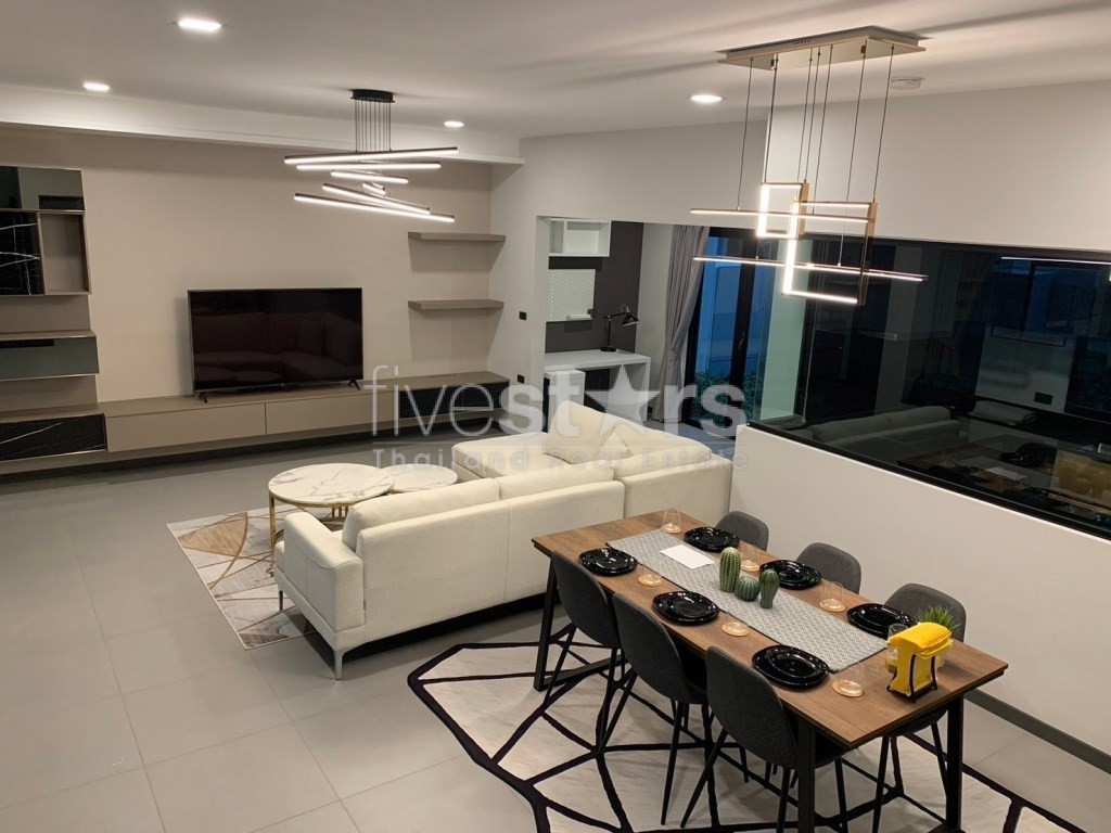 Maison de ville de luxe de 3 chambres près de Mega Bangna, photo 3