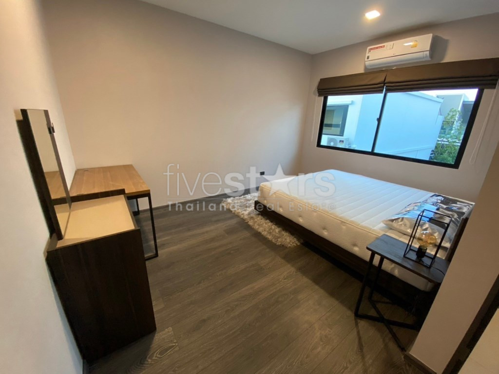 Maison de ville de luxe de 3 chambres près de Mega Bangna, photo 15