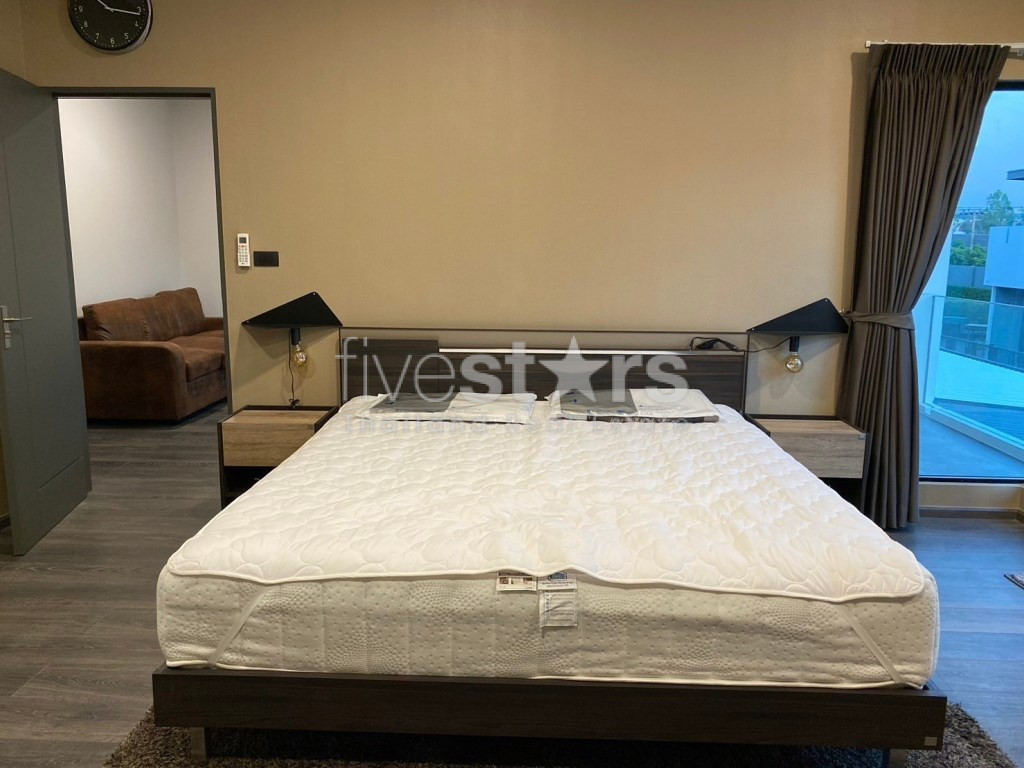 Maison de ville de luxe de 3 chambres près de Mega Bangna, photo 13