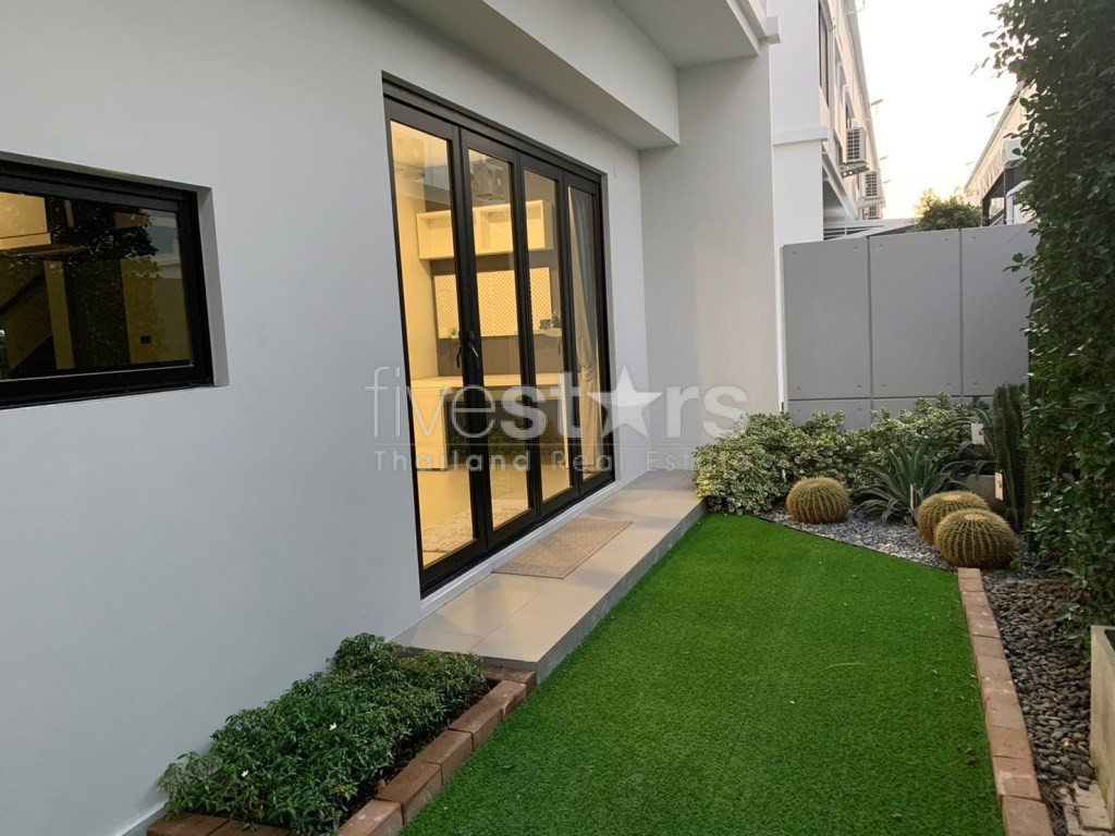 Maison de ville de luxe de 3 chambres près de Mega Bangna, photo 10