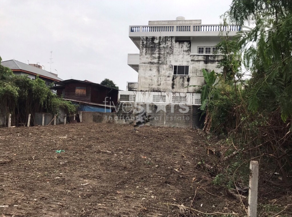 Land for sale located Suthisan road Inthamara alley