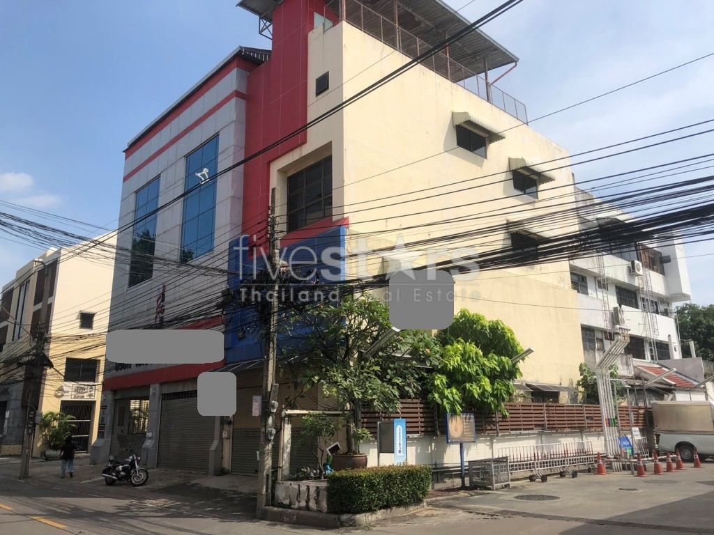 Maison de ville et commercial de 5 chambres à louer à Sutthisan - Huai Kwang