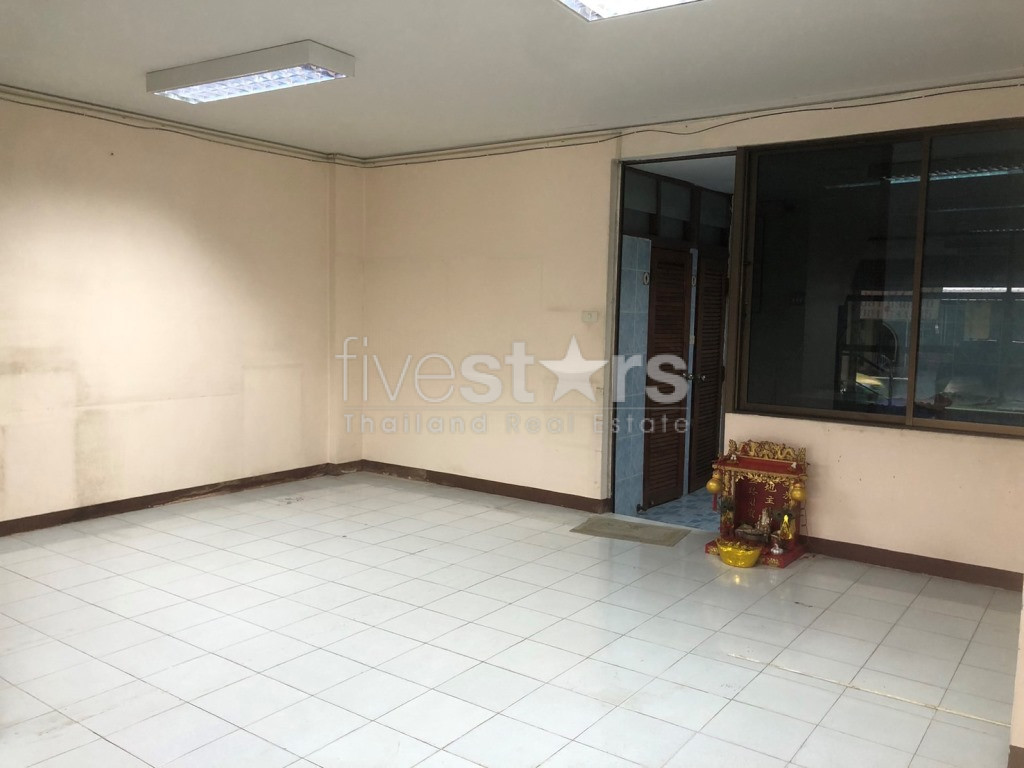 Maison de ville et commercial de 5 chambres à louer à Sutthisan - Huai Kwang, photo 6