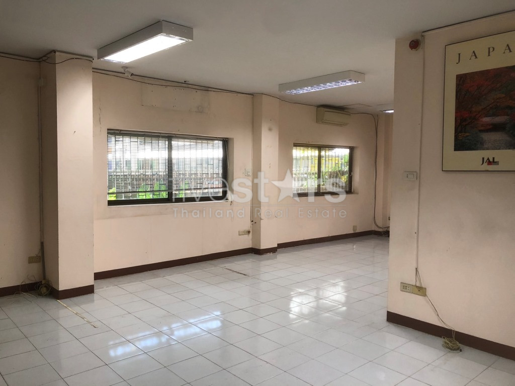 Maison de ville et commercial de 5 chambres à louer à Sutthisan - Huai Kwang, photo 10