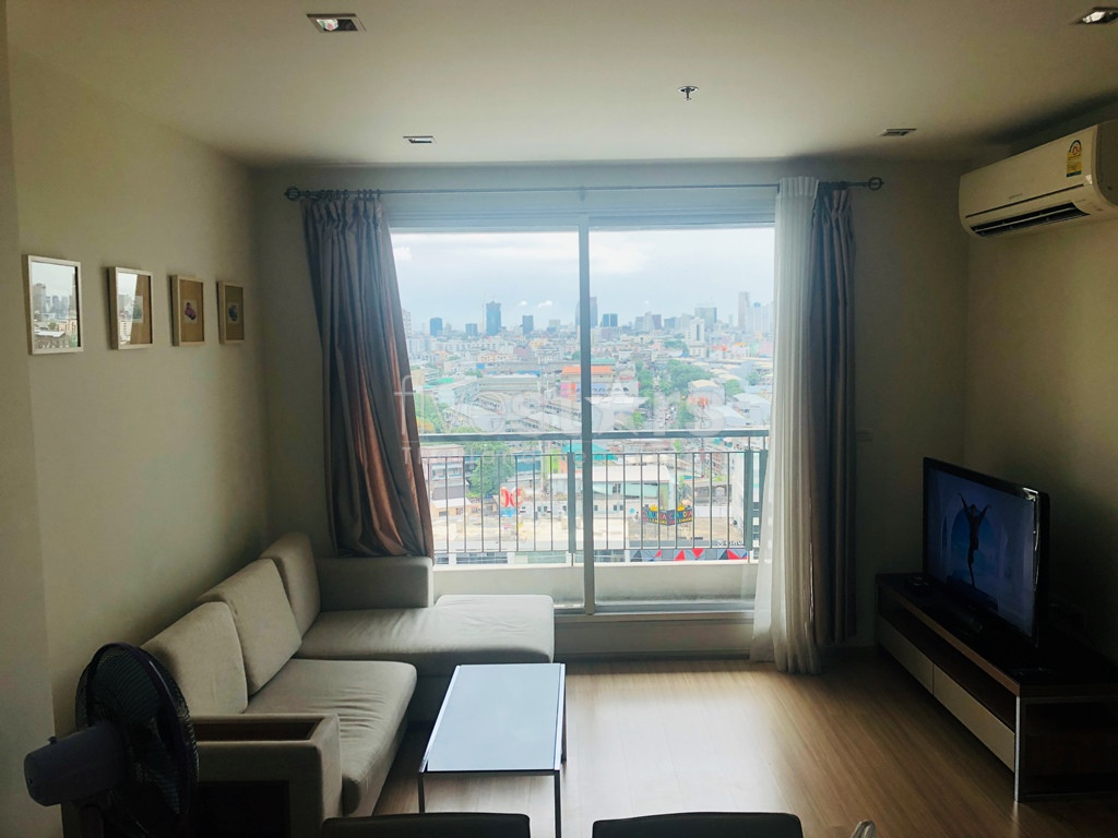 2 bedroom condo for rent close to Huai Khwang MRT station, photo 2
