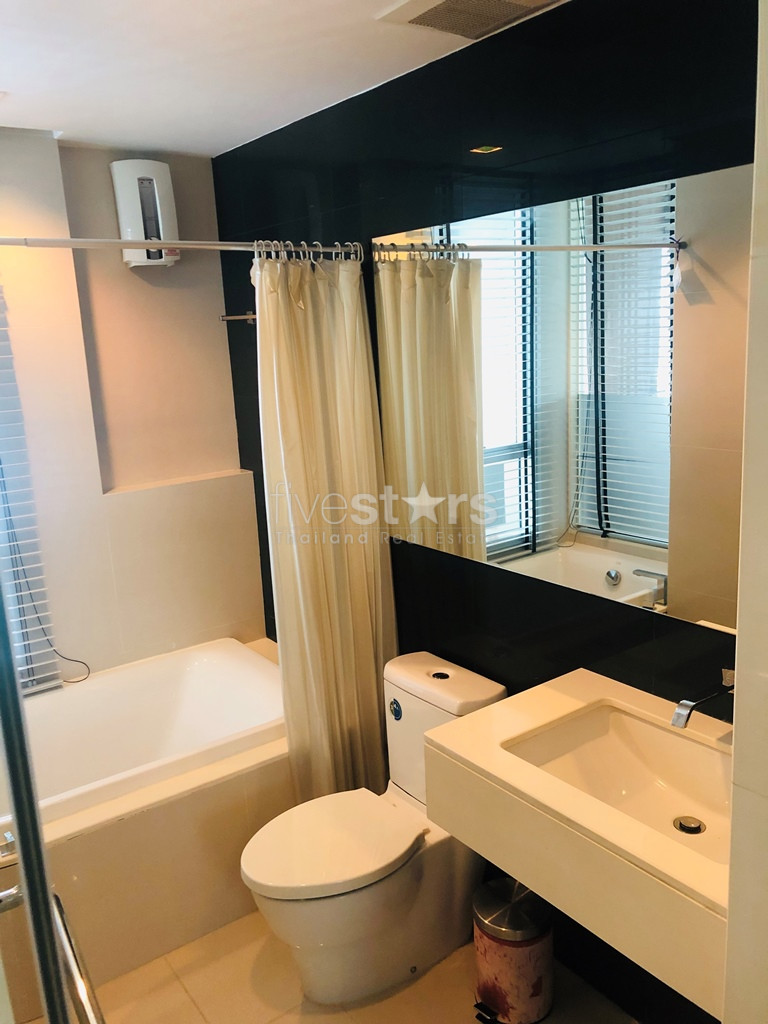 2 bedroom condo for rent close to Huai Khwang MRT station, photo 13