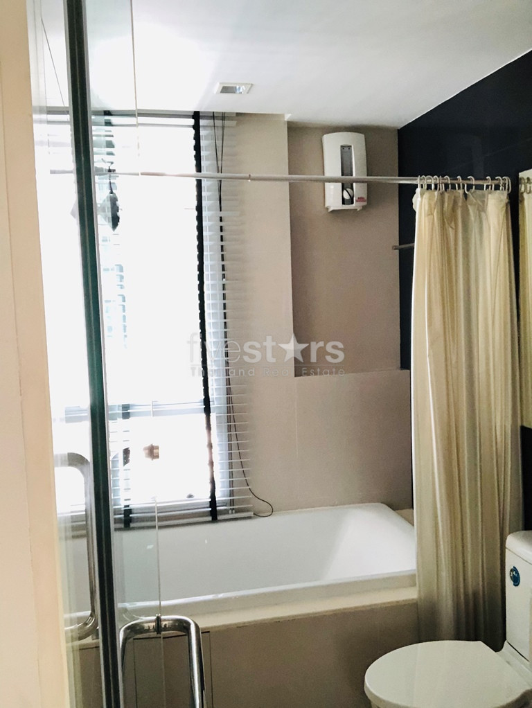 2 bedroom condo for rent close to Huai Khwang MRT station, photo 12