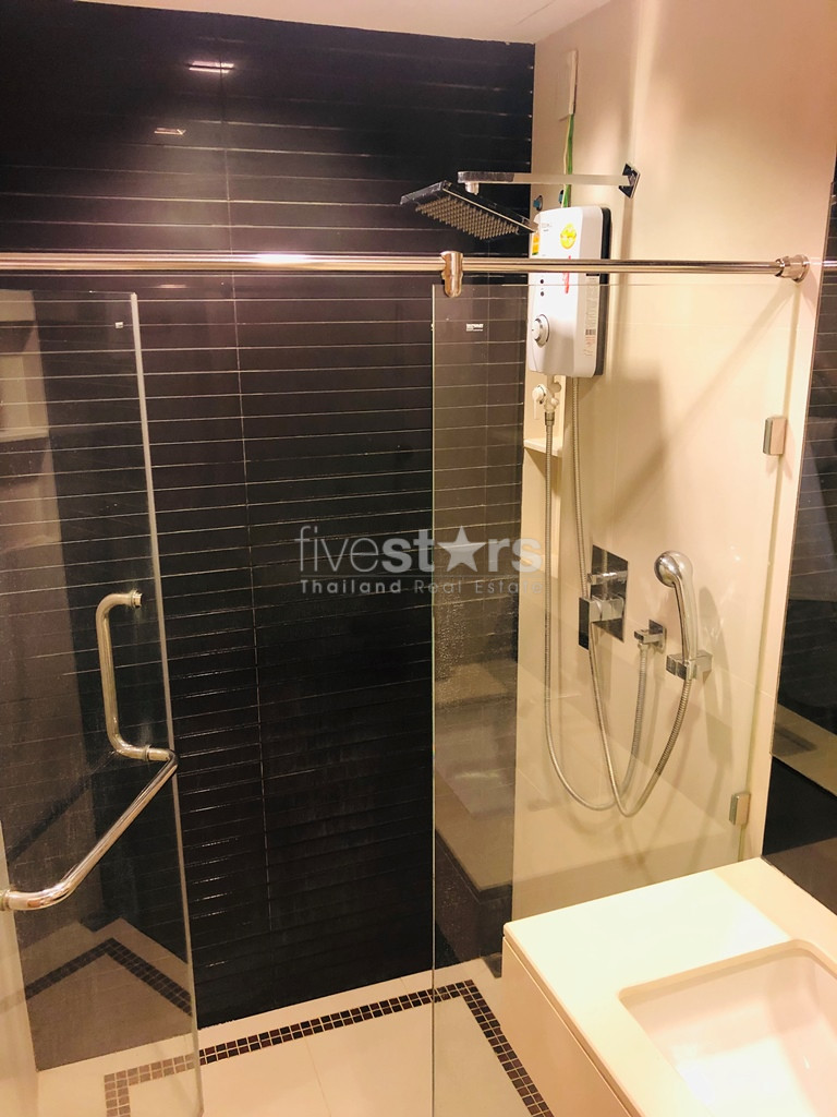 2 bedroom condo for rent close to Huai Khwang MRT station, photo 11