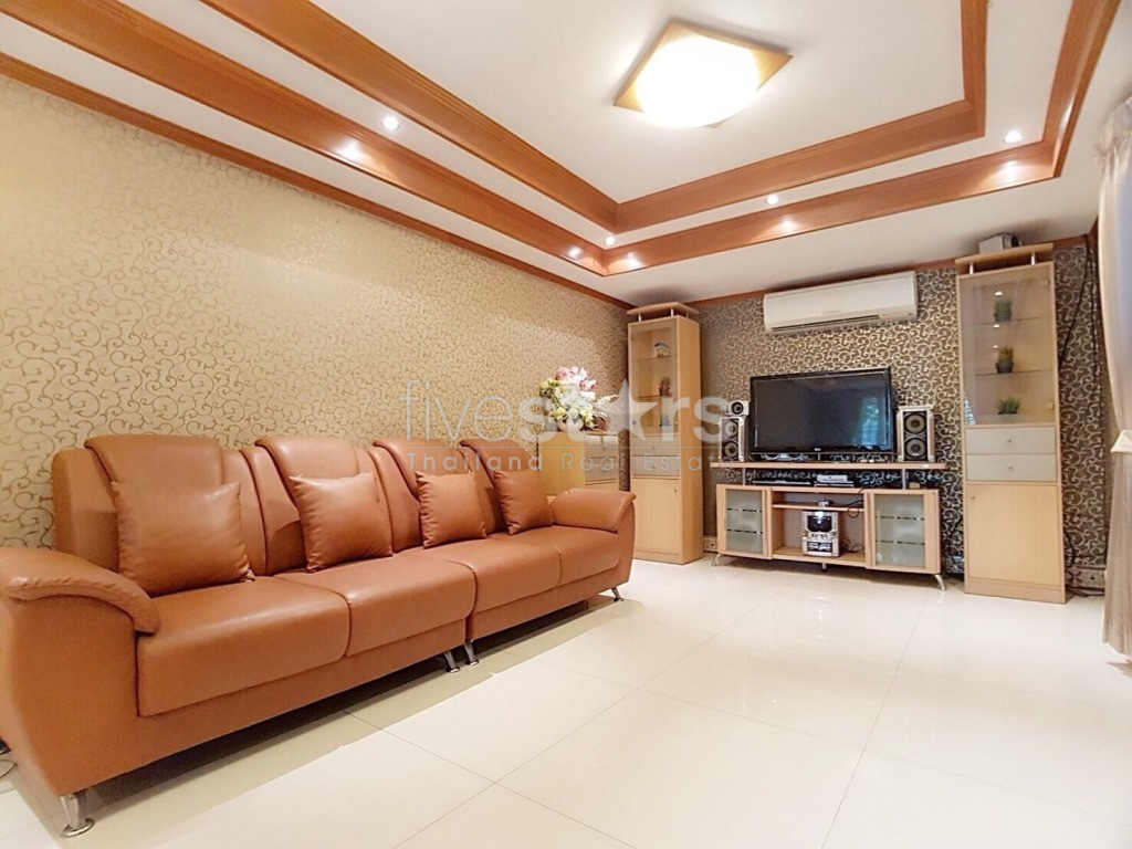 5 bedroom house for sale on Huai Khwang, photo 9