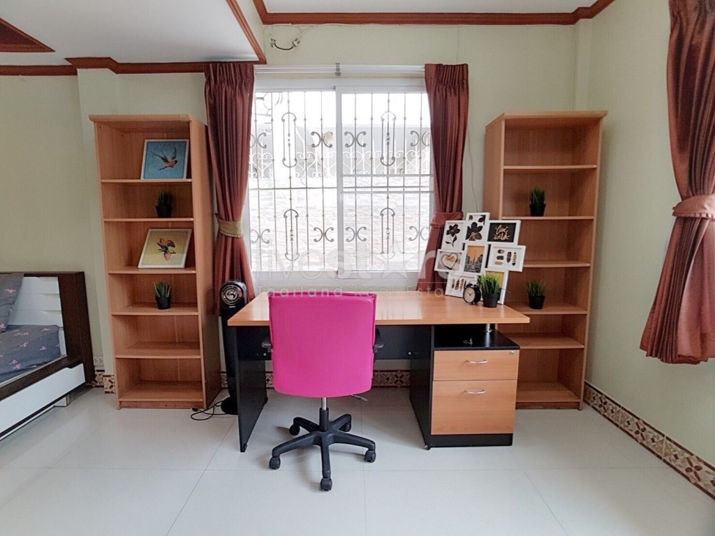 5 bedroom house for sale on Huai Khwang, photo 13
