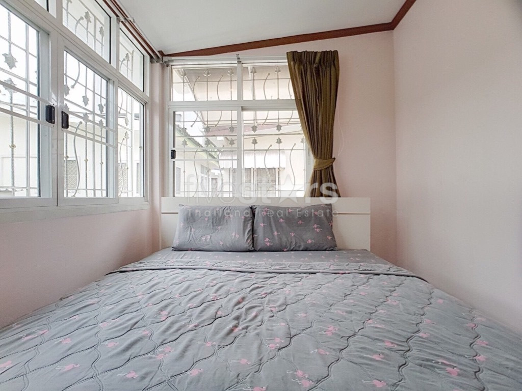 5 bedroom house for sale on Huai Khwang, photo 6