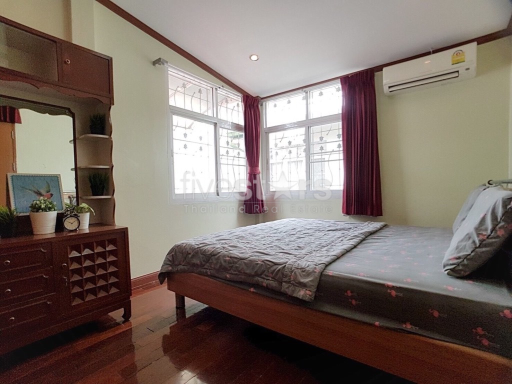 5 bedroom house for sale on Huai Khwang, photo 7