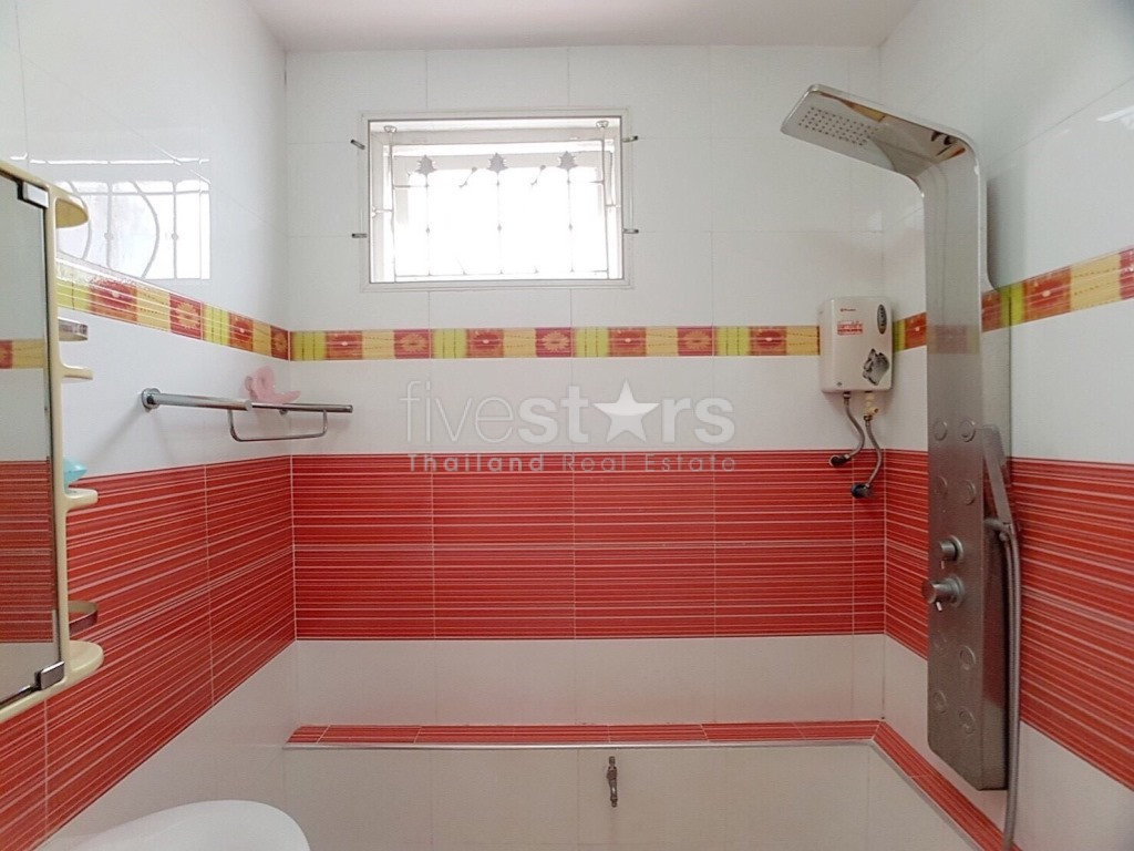 5 bedroom house for sale on Huai Khwang, photo 12