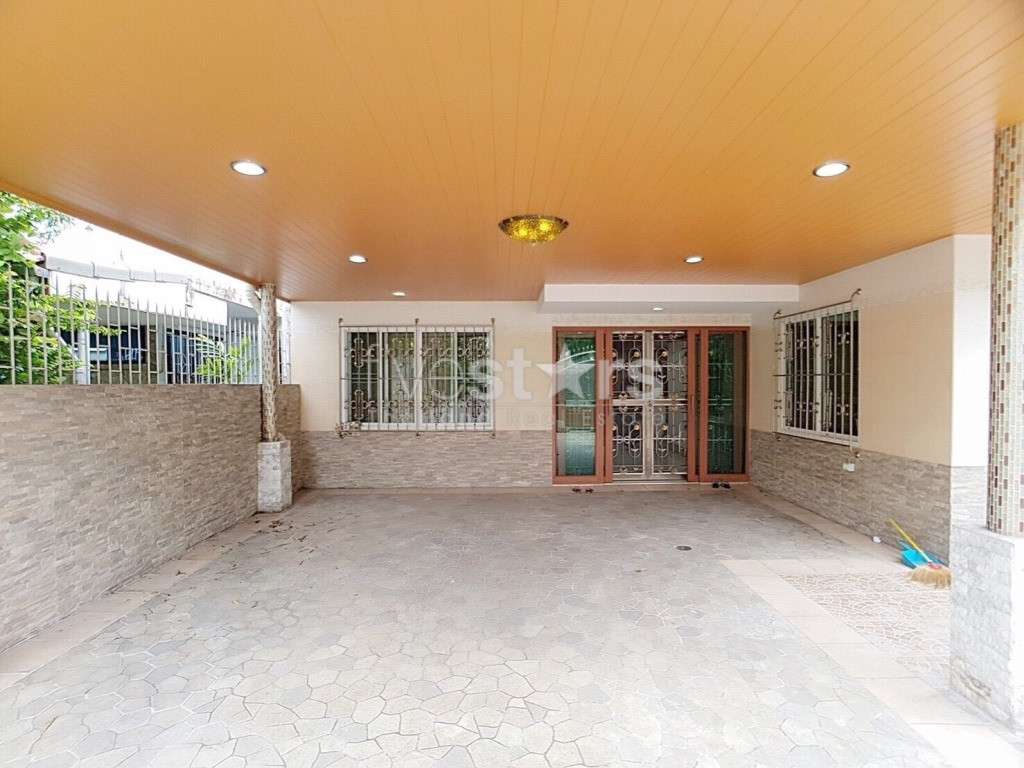 5 bedroom house for sale on Huai Khwang, photo 3