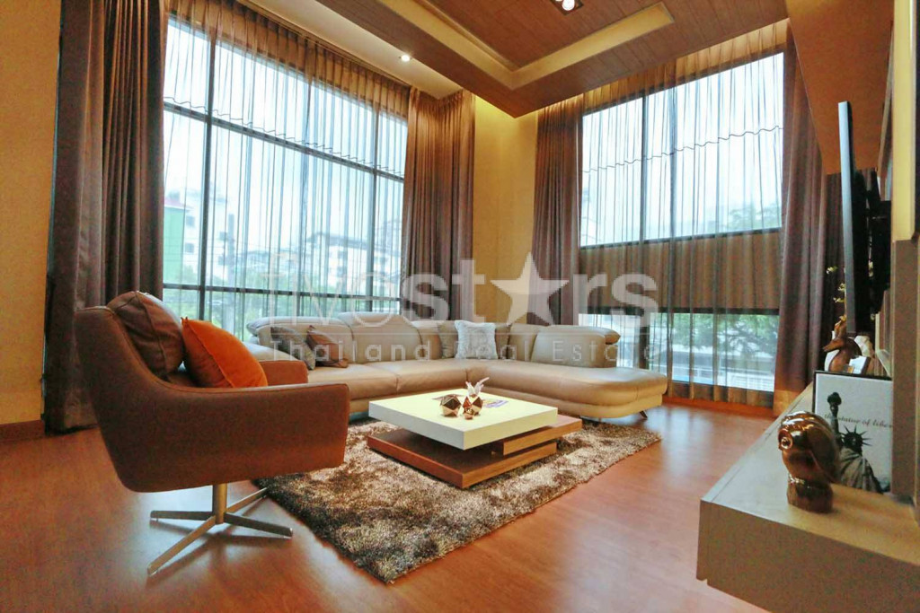 5 bedroom home office for sale on Huai Khwang, photo 2