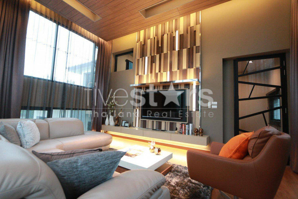 5 bedroom home office for sale on Huai Khwang, photo 4