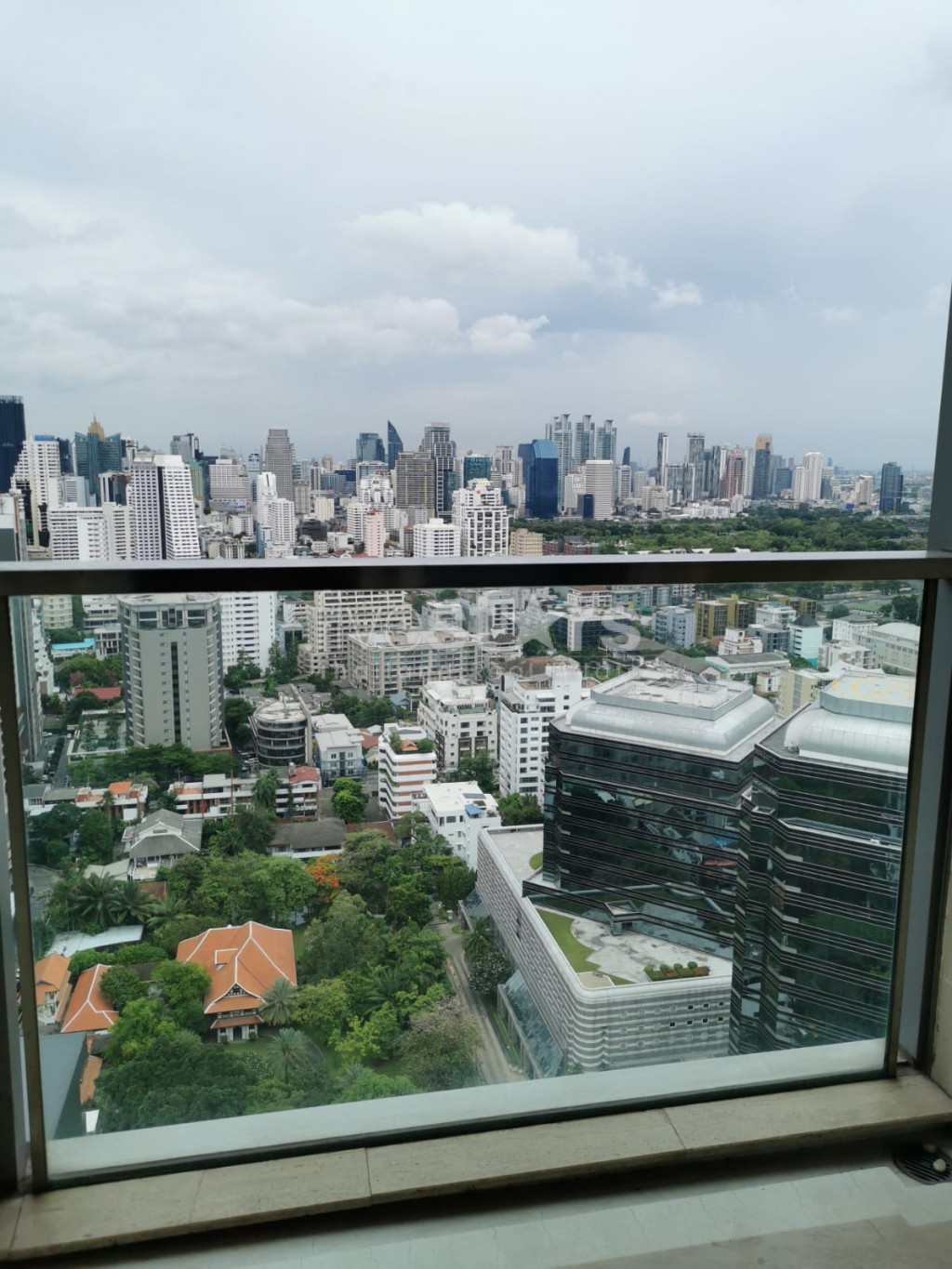 Condo 2 chambres à louer près de la station BTS Phloen Chit, photo 4
