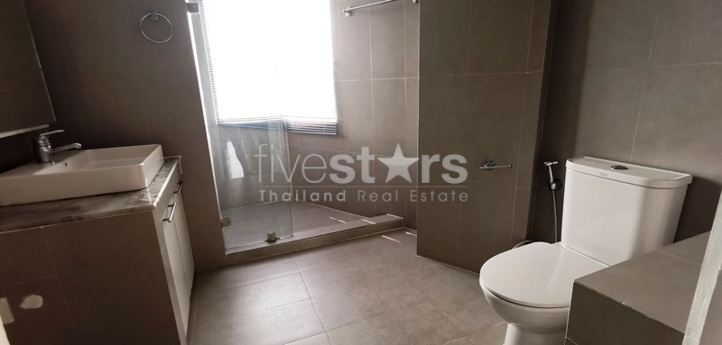 Appartement spacieux de 2 chambres à louer près du MRT Lumpini, photo 9
