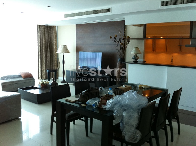 Spacious 3-bedroom condo 300m from BTS Ploenchit!, photo 2