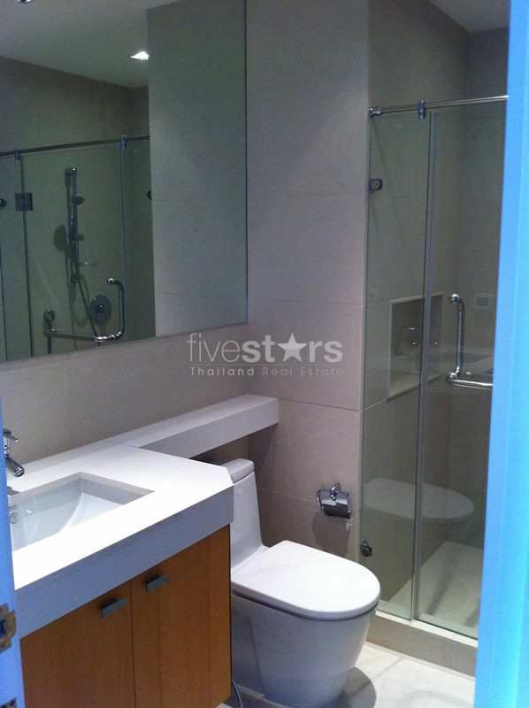 Spacious 3-bedroom condo 300m from BTS Ploenchit!, photo 8